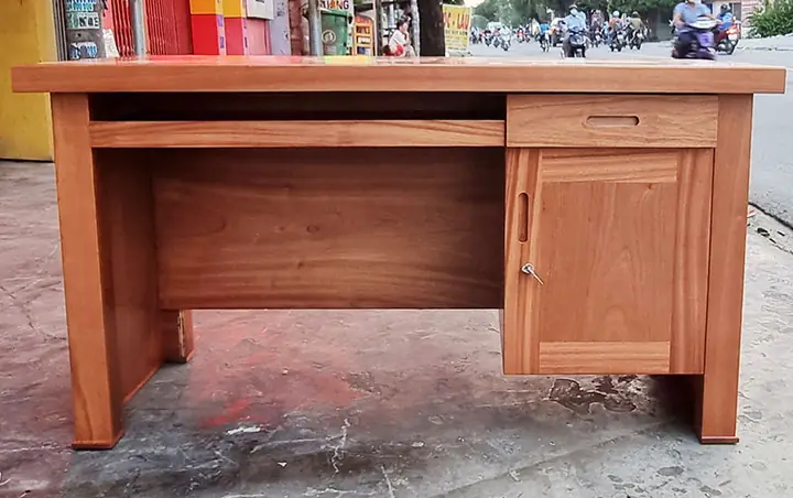 Bàn Làm Việc Gỗ Xoan Đào: Chọn Mẫu Đẹp, Bền Chắc, Giá Tốt 2024
