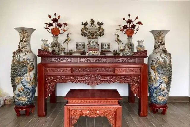Hướng Dẫn Chọn Và Bố Trí Bàn Thờ Hợp Phong Thủy Rước Tài Lộc, May Mắn