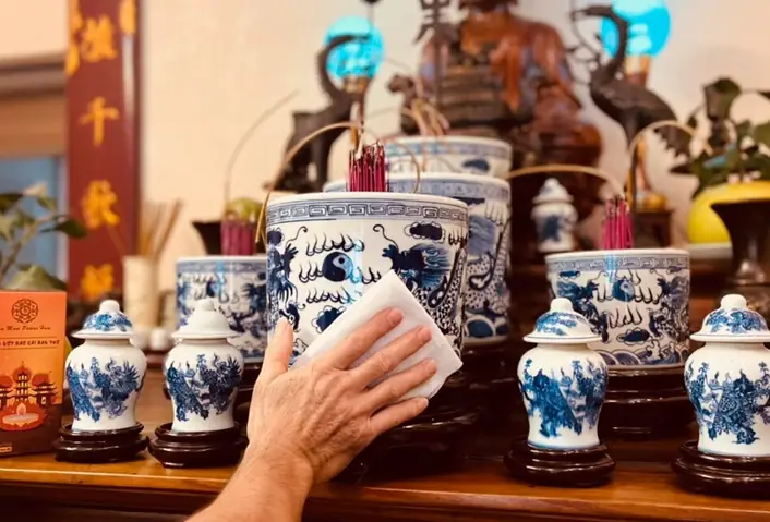 Hướng Dẫn Bao Sái Bàn Thờ Ngày Tết Chi Tiết: Thời Gian, Cách Thực Hiện & Lưu Ý