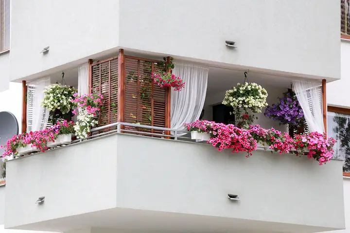 10+ Mẫu Bồn Hoa Ban Công Đẹp, Chậu Trồng Cây Phù Hợp & Ý Tưởng Trang Trí Sáng Tạo