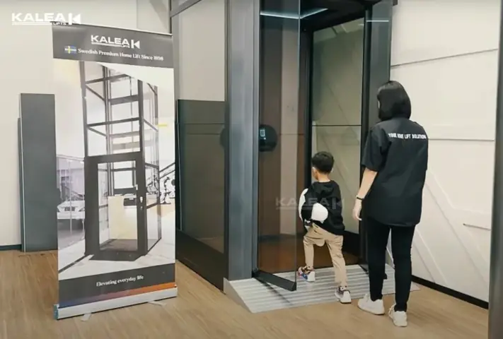 Cách Đi Thang Máy An Toàn Và Đúng Cách Tại Vincom