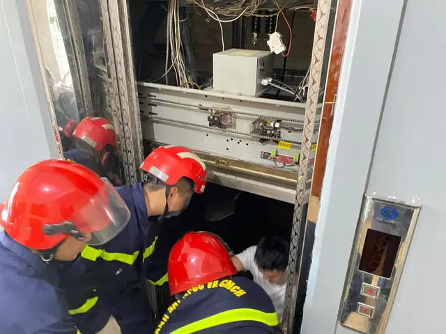 Cách Mở Thang Máy Khi Mất Điện: Hướng Dẫn Xử Lý An Toàn