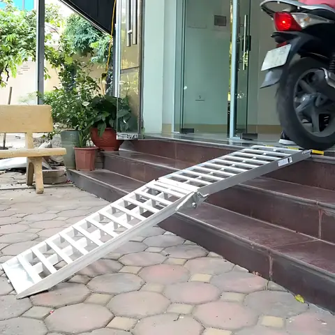 Cầu Dắt Xe Máy: Lựa Chọn Thông Minh, Ứng Dụng & Lưu Ý Khi Sử Dụng