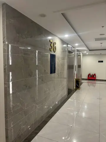 Gạch Ốp Cửa Thang Máy: Lựa Chọn Chuẩn Phong Thủy, Thẩm Mỹ & Bền Vững