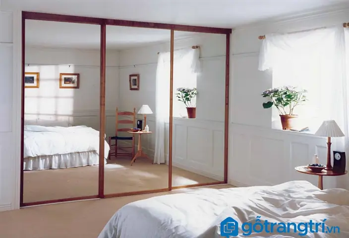 Tại Sao Không Nên Đặt Gương Đối Diện Giường Ngủ? Nguyên Nhân & Cách Hóa Giải
