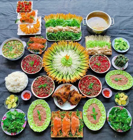 15+ Cách Trang Trí Bàn Ăn Đãi Tiệc Sang Trọng, Ấm Cúng Tại Nhà