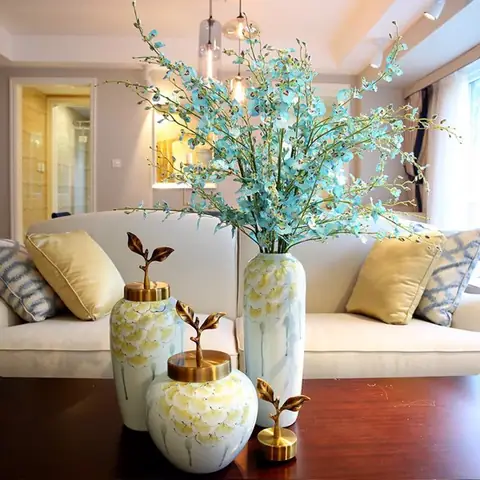 Hoa Để Bàn Uống Nước Ngày Tết: Mẫu Đẹp, Ý Nghĩa & Cách Chọn
