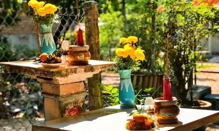 Hướng Dẫn Đặt Bàn Thờ Cúng Ngoài Trời Chuẩn Phong Thủy & Hợp Gia Chủ