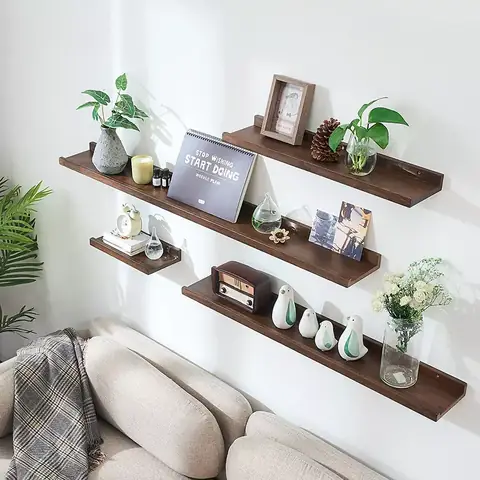 Khung Gỗ Trang Trí Phòng Khách: Ý Tưởng, Mẫu Mã Và Lưu Ý Chọn Lựa