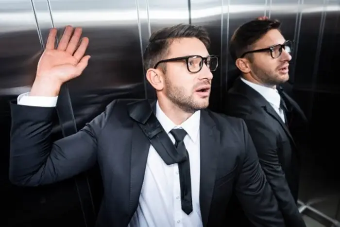Giải Mã Giấc Mơ Đi Cầu Thang Máy: Ý Nghĩa Điềm Báo & Hướng Dẫn Chi Tiết