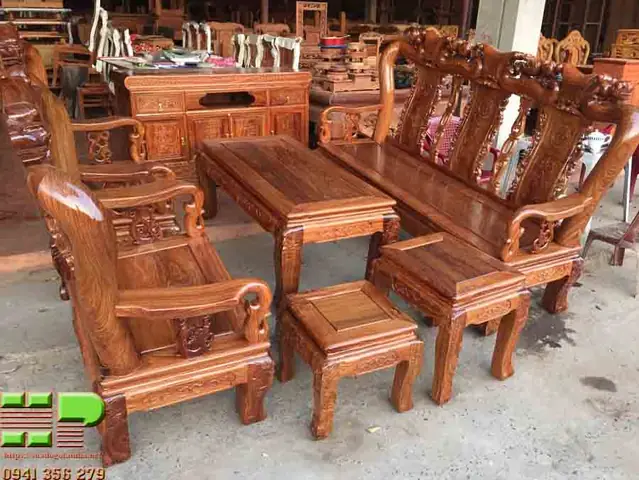Hướng Dẫn Chi Tiết Cách Tự Sơn Lại Bàn Ghế Gỗ Cũ Đẹp Như Mới Tại Nhà