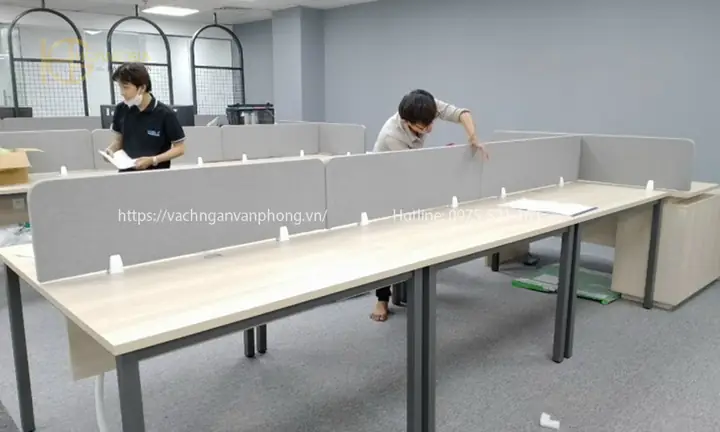Vách Ngăn Bàn Làm Việc: Giải Pháp Tối Ưu Không Gian & Tăng Hiệu Suất Văn Phòng Vách Ngăn Bàn Làm Việc: Giải Pháp Tối Ưu Không Gian & Tăng Hiệu Suất Văn Phòng