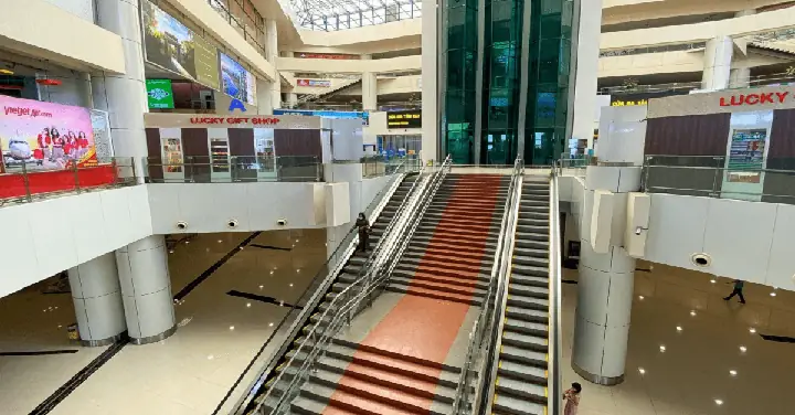 Thang Máy Sân Bay: Các Dự Án, Lắp Đặt & Vai Trò Tại Việt Nam