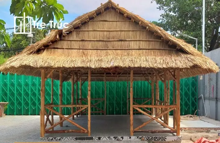 Thi Công Nhà Mái Lá: Quy Trình, Chi Phí & Vật Liệu Phổ Biến Nhất