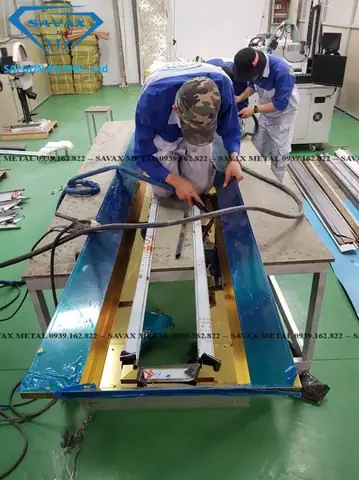 Thi Công Ốp Inox Thang Máy: Báo Giá & Quy Trình Chi Tiết Thi Công Ốp Inox Thang Máy: Báo Giá & Quy Trình Chi Tiết