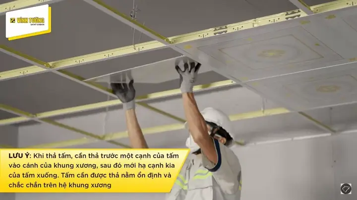 Trần Thạch Cao Nổi Là Gì? Đặc Điểm, Ưu Nhược Điểm & Phân Biệt Với Trần Chìm