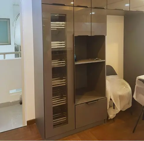 Tủ Đồ Khô Cánh Kính: Sang Trọng, Tiện Lợi & Giải Pháp Lưu Trữ Thông Minh Cho Căn Bếp Hiện Đại