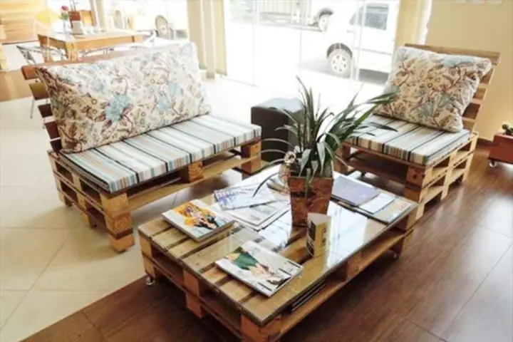 Hướng Dẫn Chi Tiết Cách Tự Đóng Bàn Ghế Bằng Gỗ Pallet Đơn Giản Tại Nhà