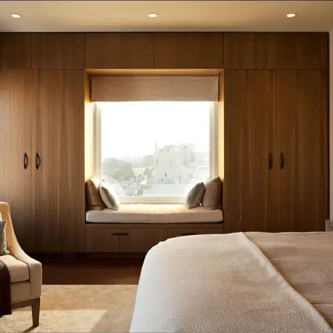 30+ Mẫu Tủ Quần Áo Bao Quanh Cửa Sổ Đẹp, Tối Ưu Diện Tích