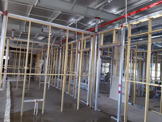 Báo Giá Thi Công Vách Thạch Cao Tại Hà Nội: Cập Nhật Mới Nhất 2024