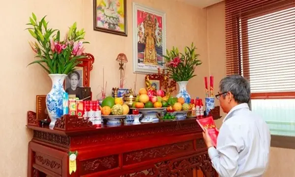 Văn Khấn Bàn Thờ Gia Tiên Đầy Đủ: Mẫu Chuẩn & Hướng Dẫn Chi Tiết