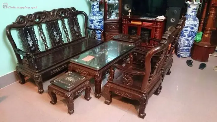 Xem Ngày Tốt Mua Bàn Ghế: Hướng Dẫn Chi Tiết Theo Phong Thủy & Tuổi Gia Chủ